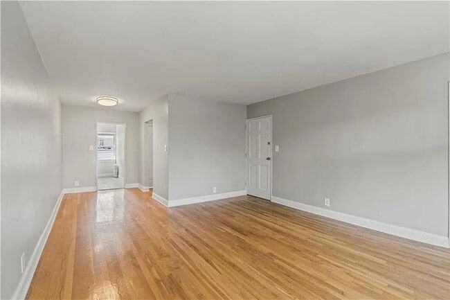 Photo - 252 Bay 19th St