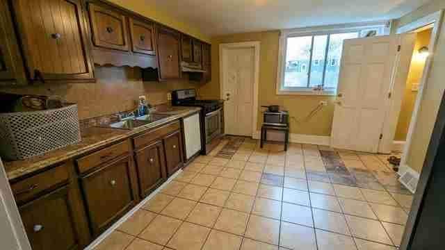 Photo - 14 Grant St Unit 1