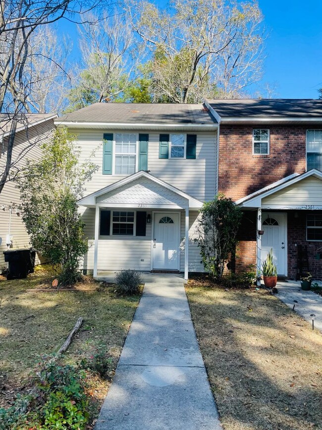 Spacious Townhouse off Hartsfield Road - Spacious Townhouse off Hartsfield Road