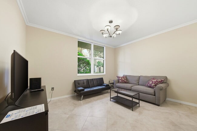 Photo - 2421 NE 65th St