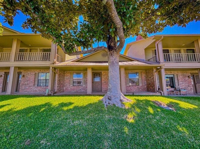 Building Photo - 412 Short Circuit