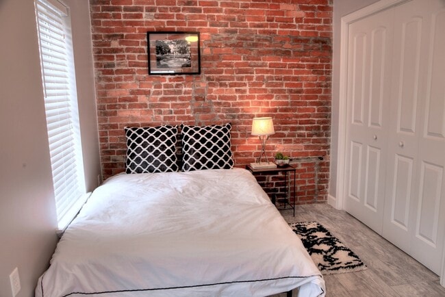 Photo - 323 Parkwood Ave Unit 323 Parkwood Ave