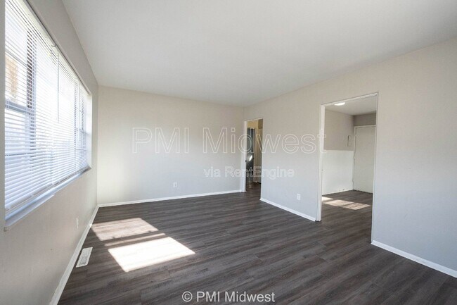 Photo - 5843 Woodside Dr