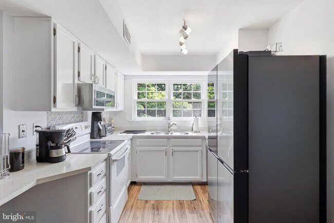 Photo - 7739 Inversham Dr Unit 185