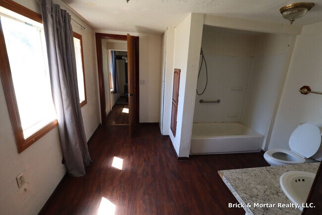 Photo - 292 NE Alder St