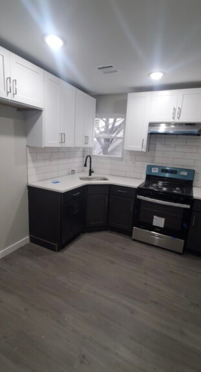 Photo - 1075 Sanford Ave Unit 2