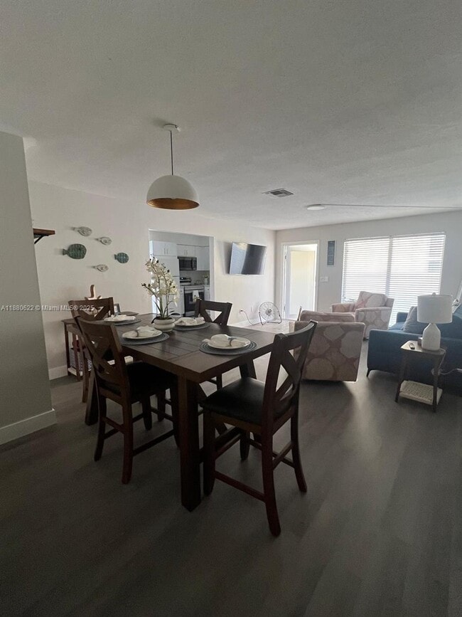 Building Photo - 2 bedroom in Dania Beach FL 33004 Rental