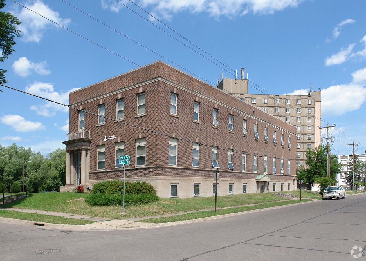 Calumet Apartments - Calumet Apartments