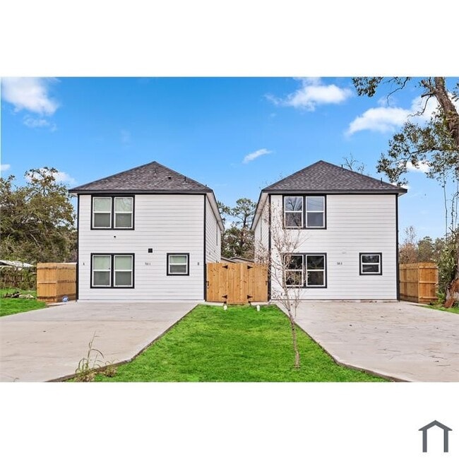 Photo - 8222 Bigwood St