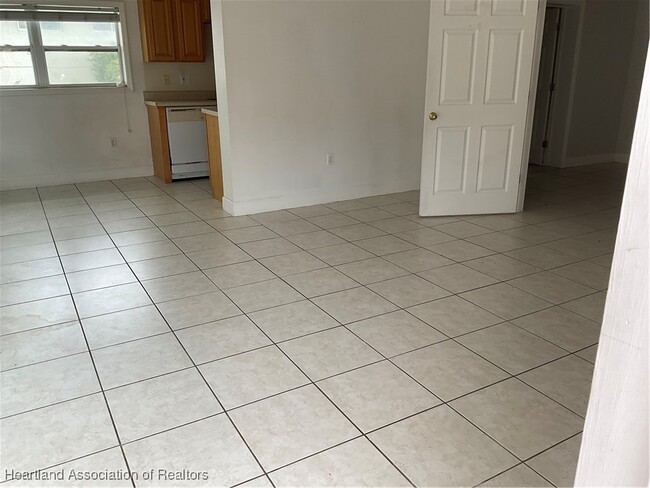 Photo - 2121 Lakeview Dr