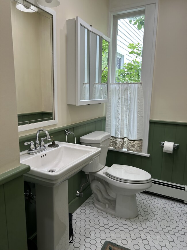 Bathroom - 650 Van Wagner Rd Unidad 650A