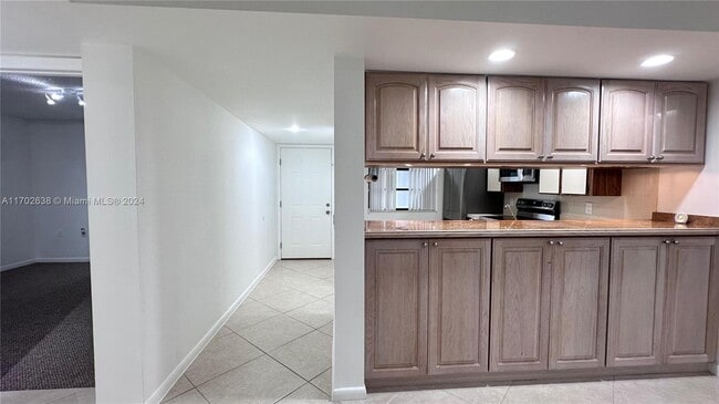 Photo - 1703 Whitehall Dr Unit 104