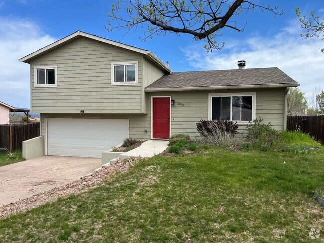 Building Photo - 3 Bed, 2 Bath Split Level with A/C! - Avai... Rental