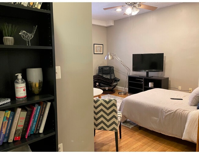 Building Photo - 1401 Columbia Rd NW Unit 208 Rental
