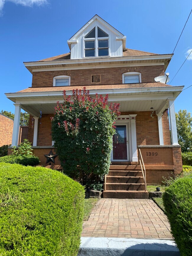 Monaca Duplex (1399) - Monaca Duplex (1399) House