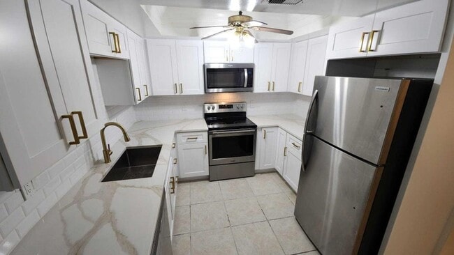 Building Photo - 6163 Seven Springs Blvd