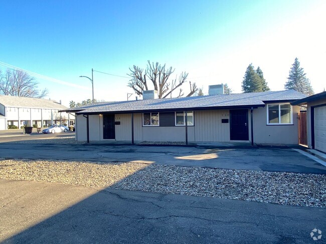 Building Photo - 2bed/1bath duplex 1 block from Vaca High S... Rental