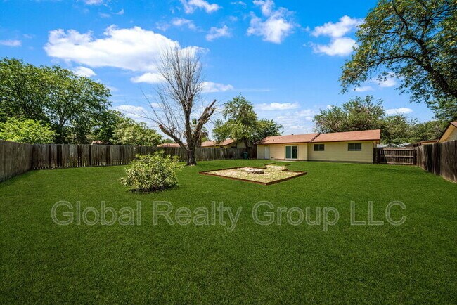 Photo - 517 Oak Dr