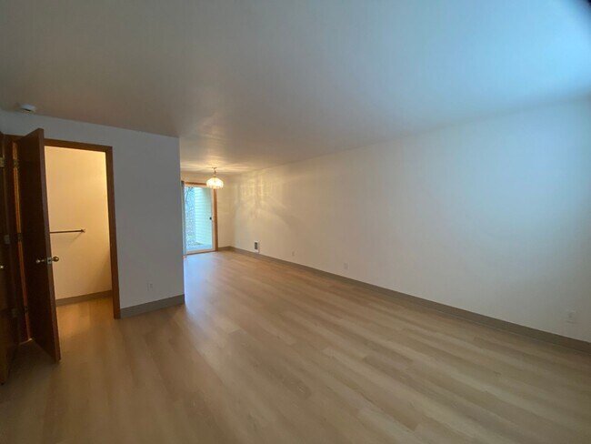 4257 Wintergreen Cir Unit 103