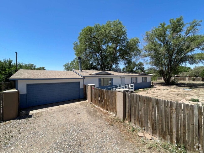 Building Photo - Room to Spread Out! South Valley 3bd on a ... Rental