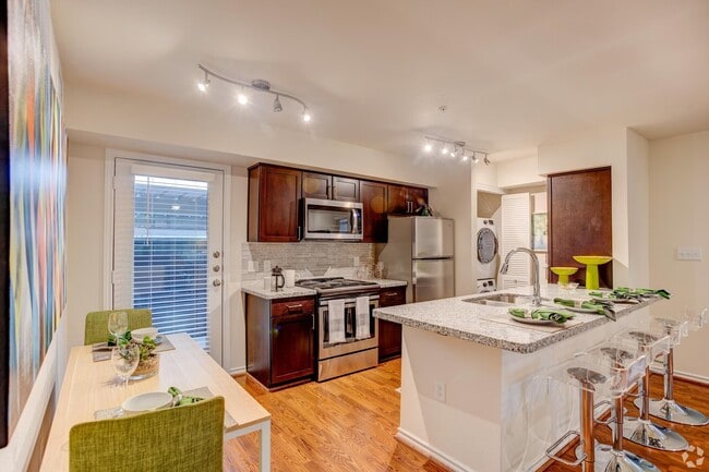 Photo - Lifestyle & Location: Explore Houston’s Be... Unidad GRP2