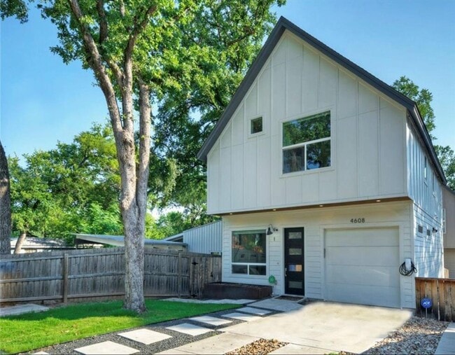 Building Photo - 4608 Santa Anna St