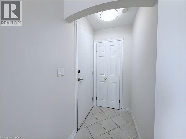 Photo - 6 Caithness St E Unit 2