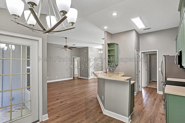 Photo - 1819 Branch Vine Dr W