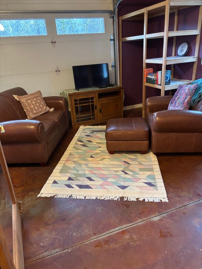 Photo - 2745 SE Bloomfield Rd Unit Garage apartment