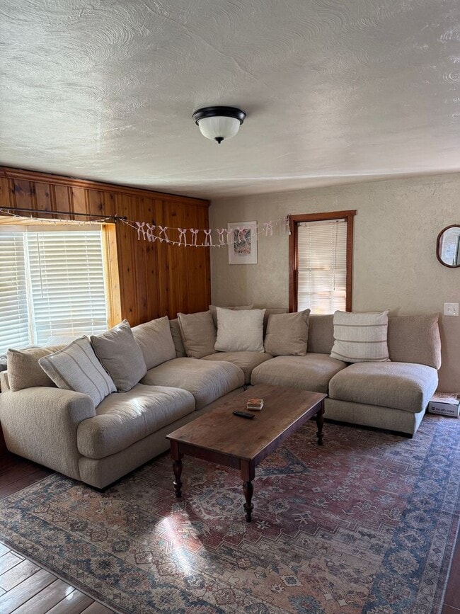 Photo - 4 Bedroom, 2 bath Unit very close to Regis University, restaurants and shops