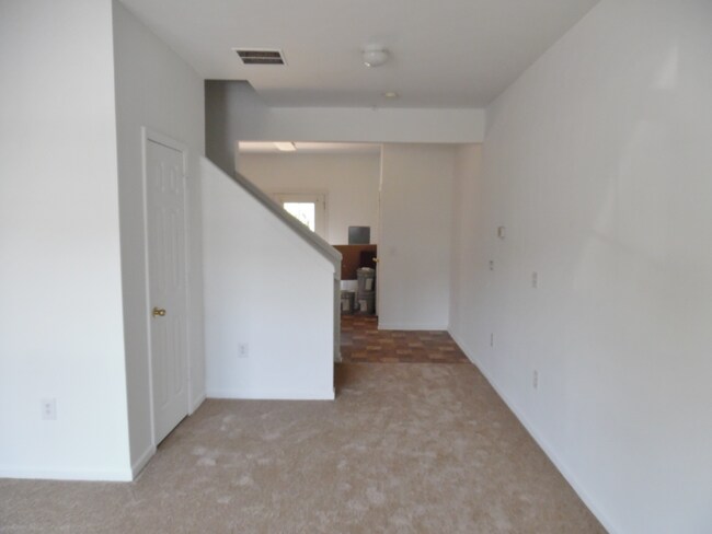 Photo - 118 University Village Dr