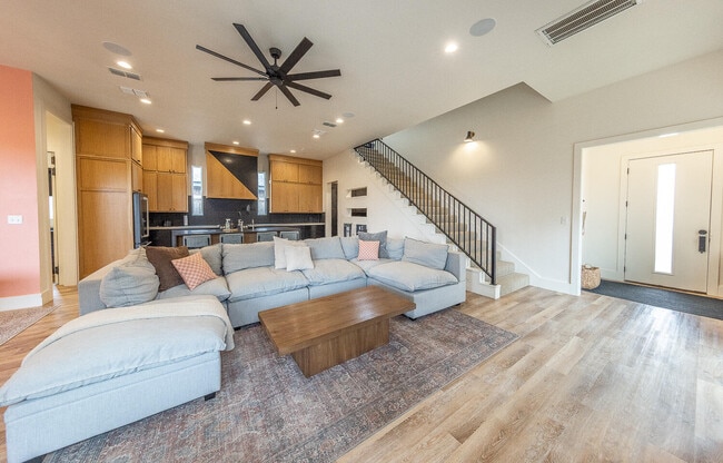 Photo - 18 Wilshire Blvd