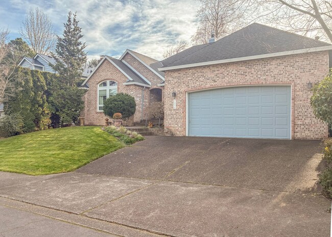 Photo - Arranmore 2 Bedroom with Den Available Now !