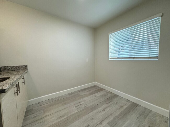 Photo - LA JOLLA STUDIO w/ PARKING! AVAILABLE NOW! Unit 1141 Silverado St #114