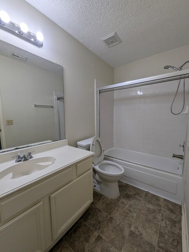 Photo - 827 Coral Tree Pl