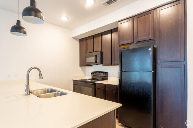 1BR, 1BA - 646SF