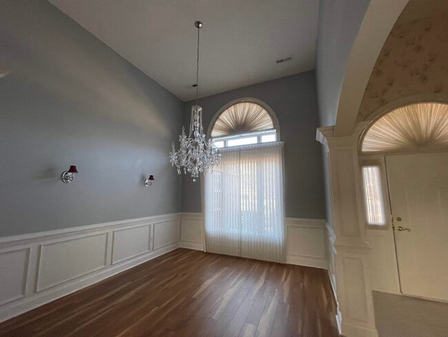 Photo - 530 Winterberry Ln