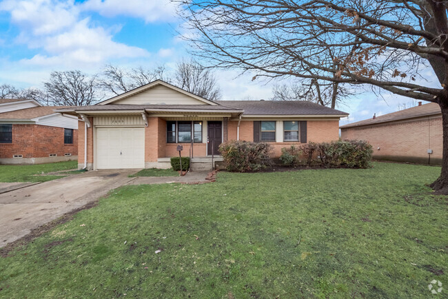 Building Photo - Downtown Garland Home