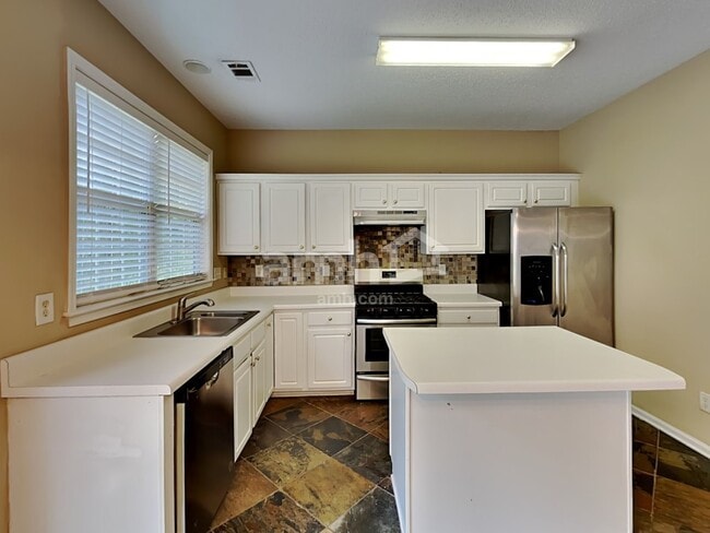 Photo - 607 Wallnut Hall Trl