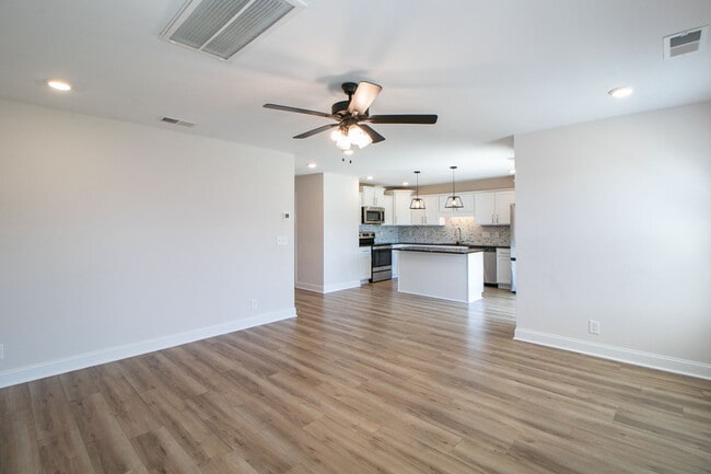 Photo - 433 Pomeroy Dr