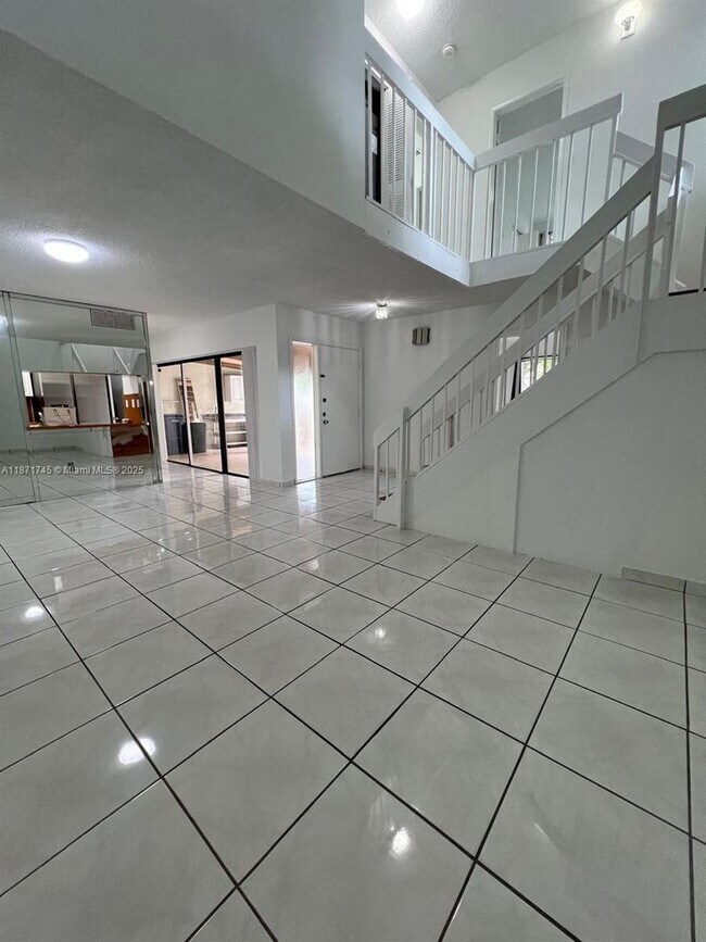 Photo - 526 NW 99th Ct