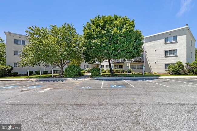 Building Photo - 1005 Chillum Rd Unit 207