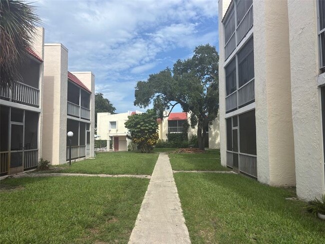 Building Photo - 618 NW 13th St Unit 16 Rental