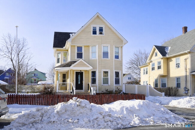 Building Photo - 134 Gorham Ave Unit 2