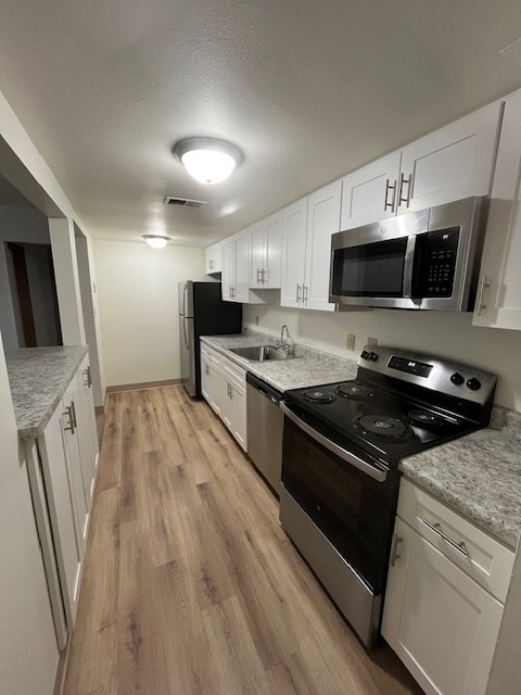 Cocina blanca - North Pointe Commons