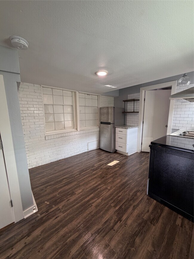 Photo - 4630 Woodside St Unit 2