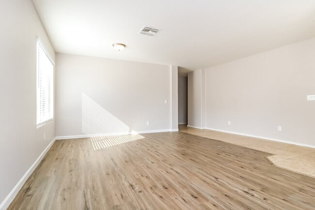 Photo - 2112 W Burgess Ln