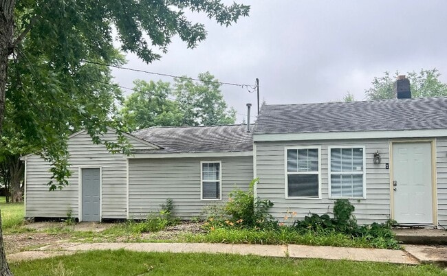 3 Bedroom Home in Kalamazoo - 3 Bedroom Home in Kalamazoo