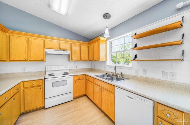 Photo - 5899 Gillum Rd