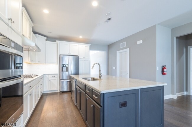 Photo - 76 Van Cleef Dr